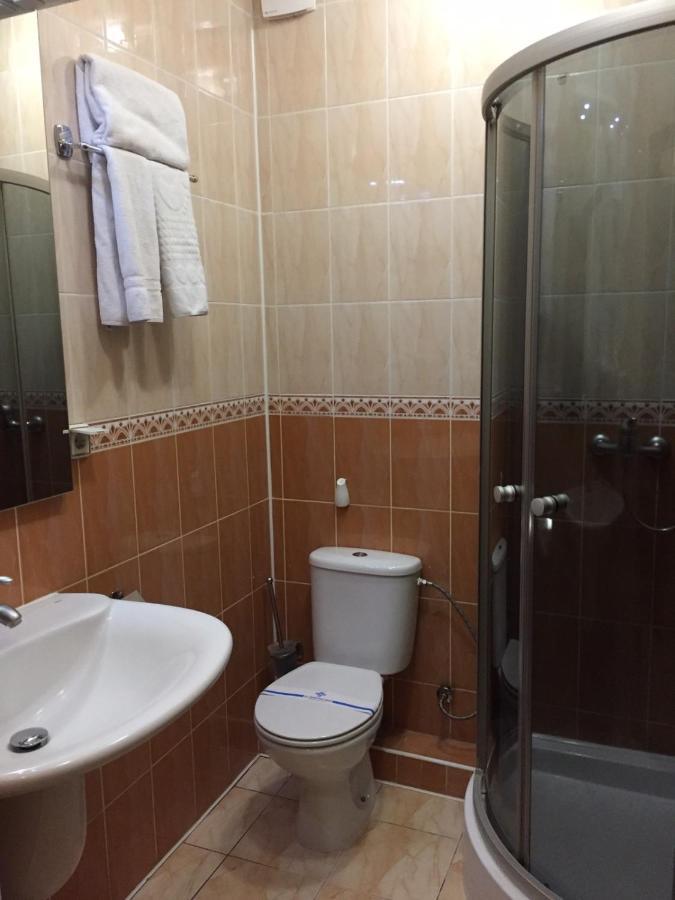 Hotel-Restaurant Lyube Plus Khmelʼnytsʼkyy Buitenkant foto
