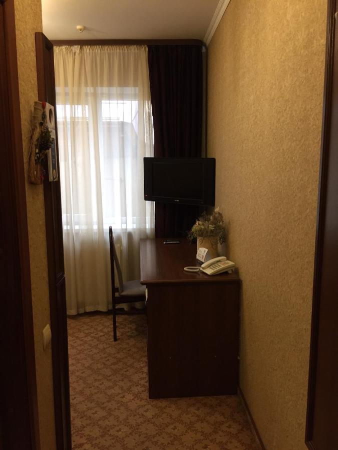 Hotel-Restaurant Lyube Plus Khmelʼnytsʼkyy Buitenkant foto