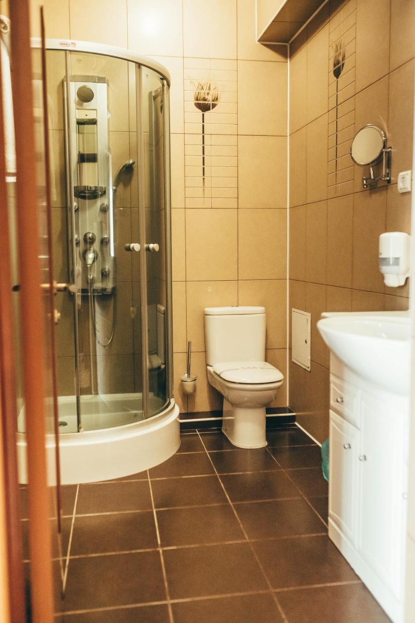Hotel-Restaurant Lyube Plus Khmelʼnytsʼkyy Buitenkant foto